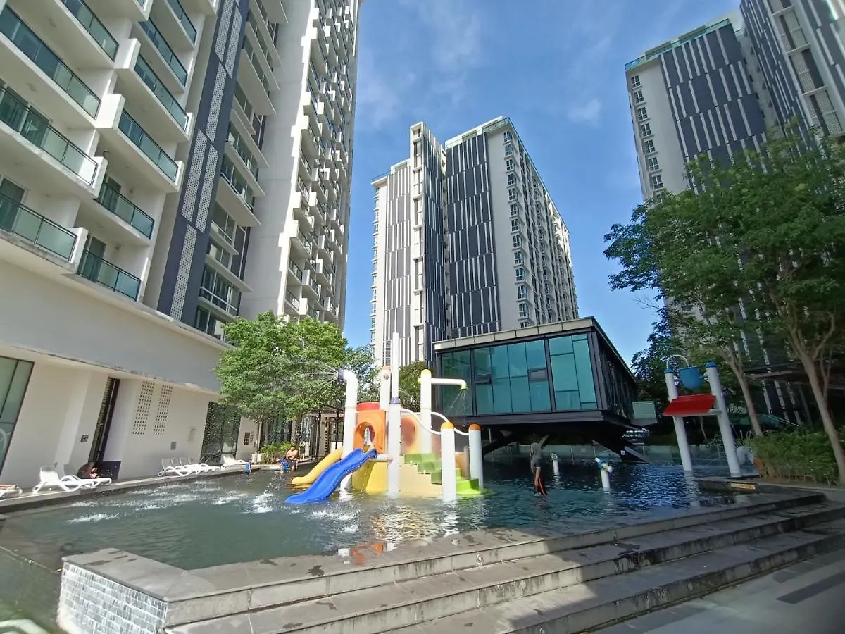 Pax 6+3 Grand Lux Melaka Homestay Apartment
